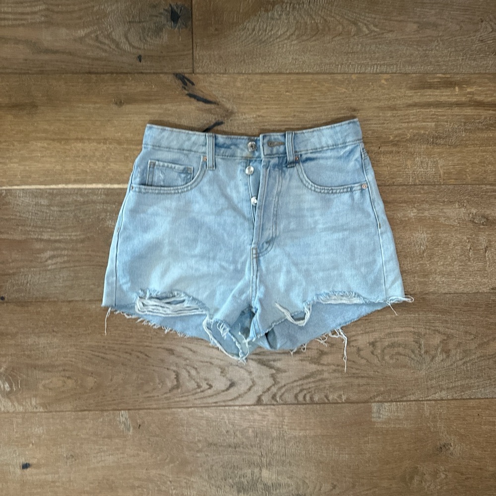 HIGHWAISTED DENIM SHORTS